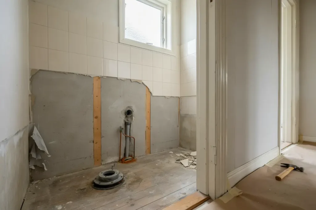 riva badrum i villa praktisk ordning f r en s ker start inf r renovering